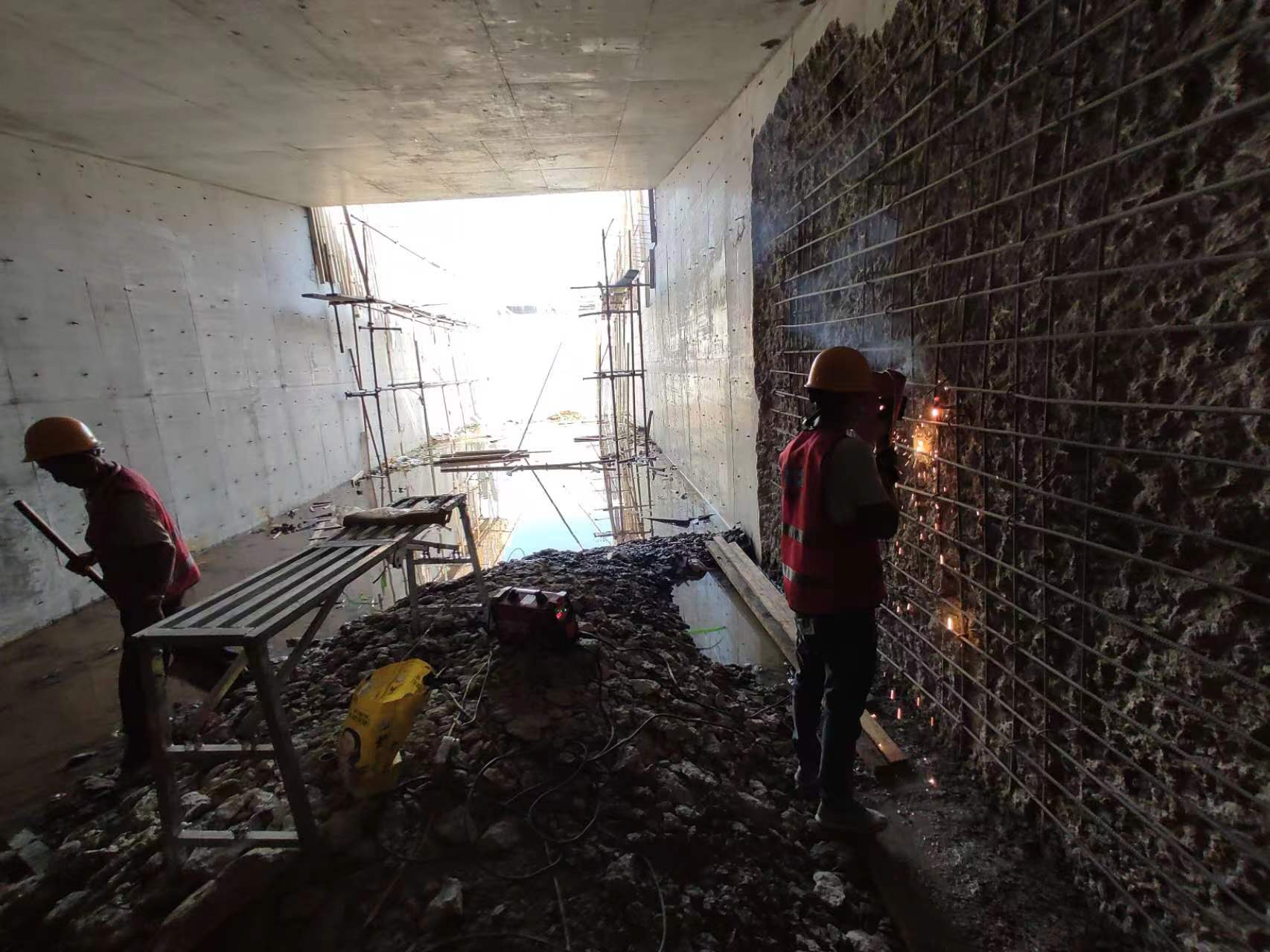 南吕镇挖断承重墙导致楼体开裂，加固施工方案出炉